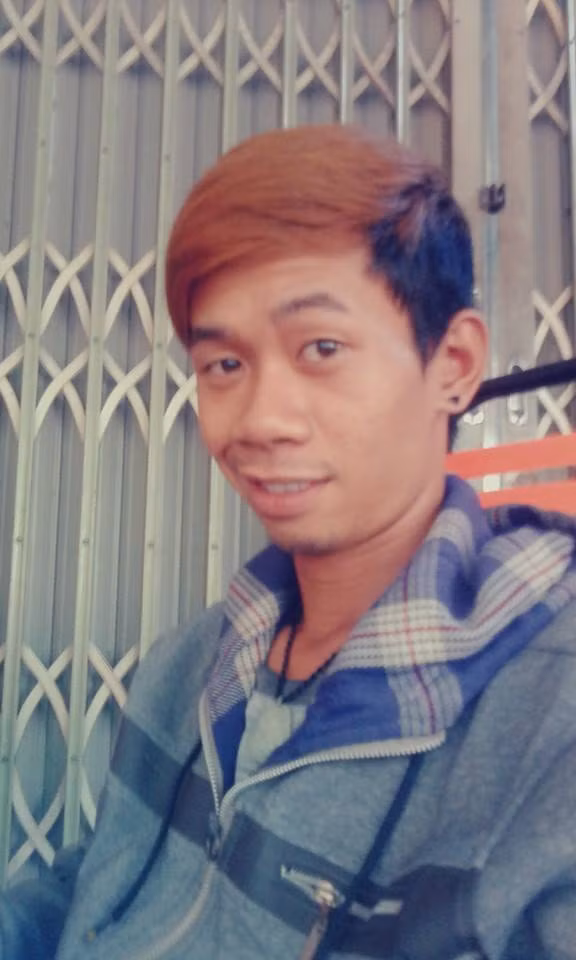 Và động cơ đằng sau việc thay đổi hình ảnh này của Thánh Sò bị xem là một chiêu trò để câu kéo sự chú ý của cộng đồng mạng về phía mình. Có vẻ như nhân vật này đang cố gắng "dựa hơi" Tùng Sơn - "thảm họa mạng" đang có hàng trăm nghìn lượt theo dõi trên mạng xã hội nhờ vào những chiêu trò nhảm nhí và các clip gây tranh cãi. Tuy nhiên sự "nổi tiếng" mà Tùng Sơn hay Thánh Sò đang nhắm tới theo nhận xét của số đông dân mạng là không bền vững, không thực tế bởi ngoài những tiếng cười, những lời chỉ trích, sự phản cảm... Tùng Sơn, Thánh Sò đều không tạo ra được điều gì khác.