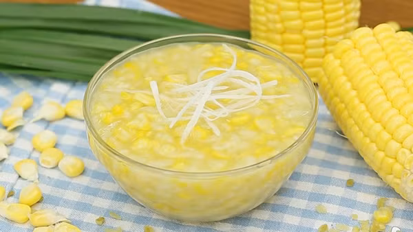 Chuyên gia cũng khuyến nghị, những người muốn giảm cân nên ăn ngô vào bữa sáng hoặc bữa ăn nhẹ. Tránh ăn ngô vào buổi tối muộn, lúc gần đi ngủ. Ăn ngô thời điểm này cơ thể sẽ không tiêu hóa hết được lượng calo, khiến cơ thể dễ tích tụ mỡ thừa.