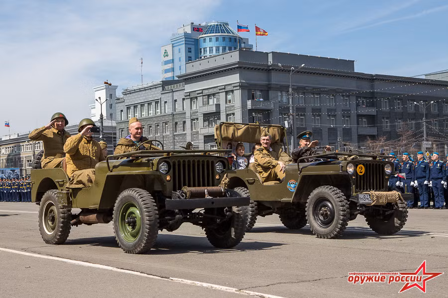 Trong ảnh là những chiếc xe jeep mang dáng dấp của Mỹ - đó có thể là những chiếc xe cuối cùng được Mỹ cung cấp cho Liên Xô trong chương trình Lend-Lease. Nguồn ảnh: Arms-Expo