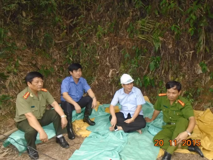 Sập lò than ở Hòa Bình: 2 người mắc kẹt còn khả năng sống sót Sap lo than o Hoa Binh: 2 nguoi mac ket con kha nang song sot