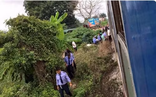 Ha Noi: Nam sinh vien bi tau can tu vong tai cho