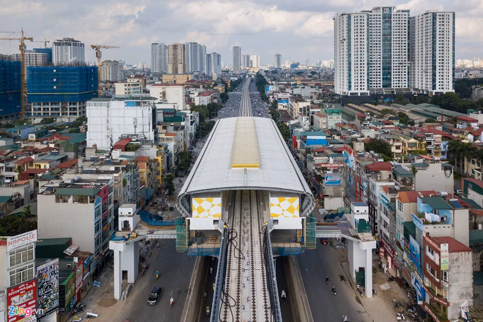 Ga Nguyễn Trãi, một trong 12 ga của tuyến đường sắt trên cao Cát Linh - Hà Đông, nhìn từ trên cao.