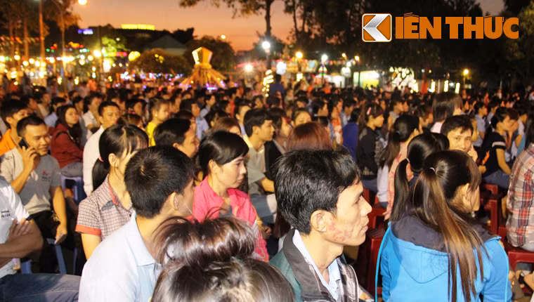 31.000 cong nhan duoc tang ve xe ve que don Tet