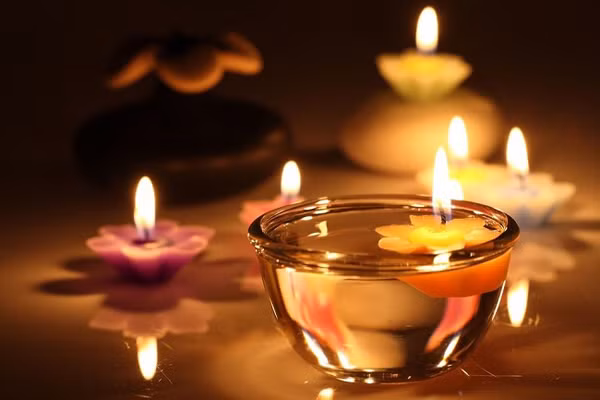 Nếu thường xuyên mất ngủ, bạn nên điều chỉnh lại giờ giấc sinh hoạt, vận động để cải thiện tình hình. Nếu không được, hãy nhờ đến sự giúp đỡ của bác sĩ thay vì lựa chọn những sản phẩm không chắc chắn an toàn. Ảnh: Internet.