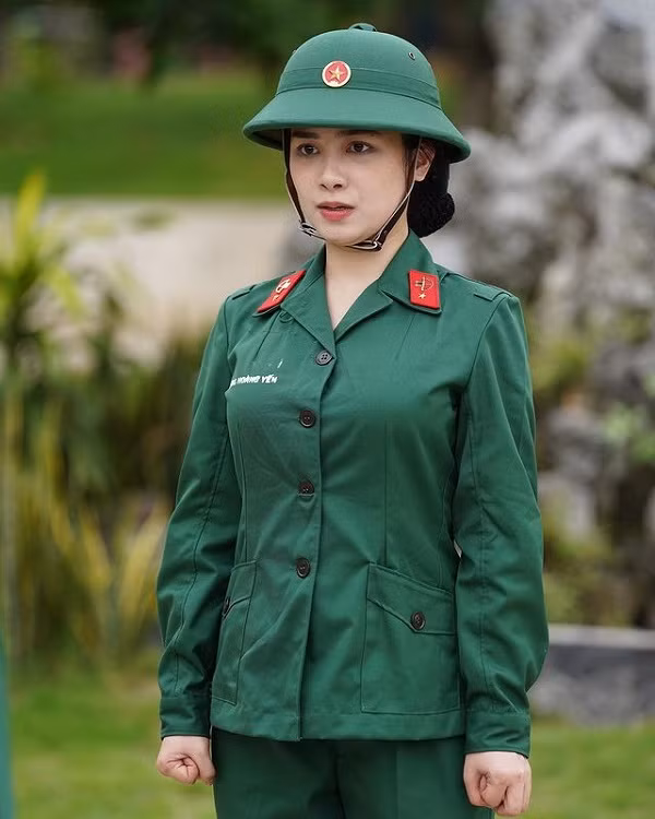 Xuất hiện trong gamshow Sao Nhập Ngũ 2020 phiên bản Nữ chiến binh, Dương Hoàng Yến gây ấn tượng bởi sự nghiêm túc, mặt mộc đỉnh cao.