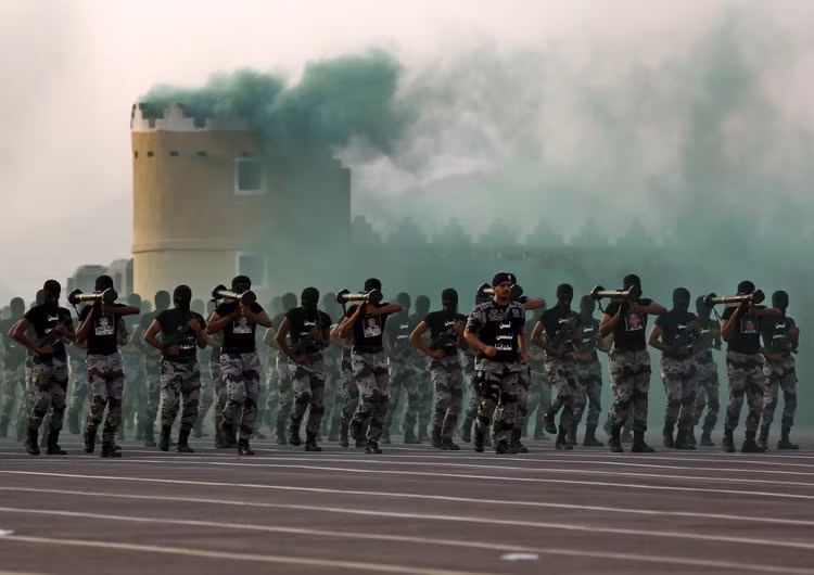 Cuộc duyệt binh được Iran tổ chức vào ngày 22/9 hàng năm và được coi là cuộc duyệt binh khủng nhất Trung Đông ở thời điểm hiện tại. Nguồn ảnh: BI.