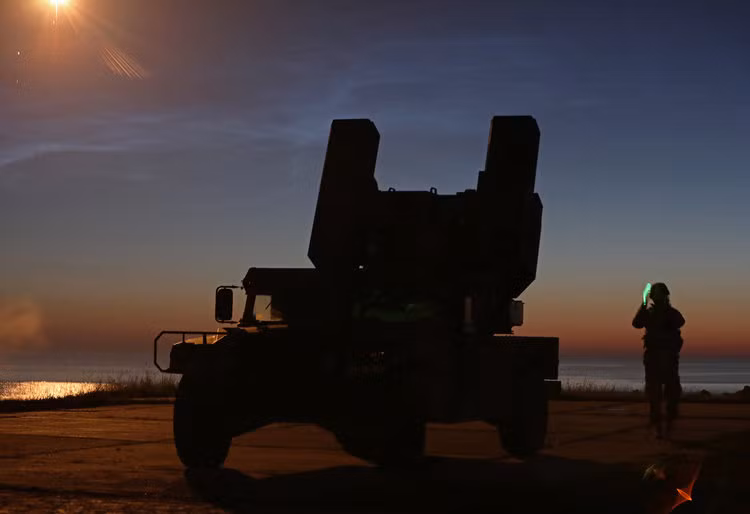 Ngoài các tên lửa FIM-92 Stinger, tổ hợp này cũng được trang bị một khẩu súng máy M3P do FN Herstal sản xuất với cỡ nòng 12,7mm và có tốc độ bắn từ 950 cho tới 1200 viên mỗi phút. Nguồn ảnh: BI.