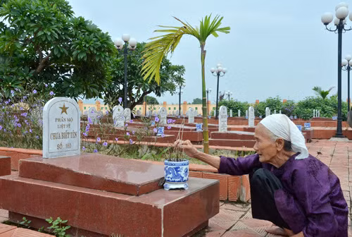Đến ngày 27/7/1948, nhiều tỉnh thành lớn ở phía Bắc lại tiếp tục tổ chức mít-tinh, tuần hành kỷ niệm ngày thương binh liệt sĩ, Chủ tịch Hồ Chí Minh cũng kêu gọi người dân bày tỏ lòng thành kính trước những người đã ngã xuống hoặc bỏ lại một phần thân thể của mình trên chiến trường. Nguồn ảnh: VOV.