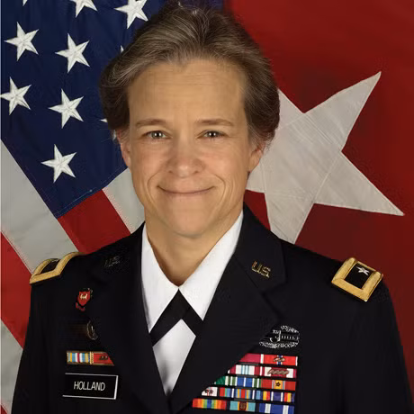 Chuẩn tướng Diana Holland, tốt nghiệp Học viện Quân sự Mỹ. Bà là phụ nữ đầu tiên giữ chức vụ Phó Tướng chỉ huy hỗ trợ một sư đoàn bộ binh hàng nhẹ.