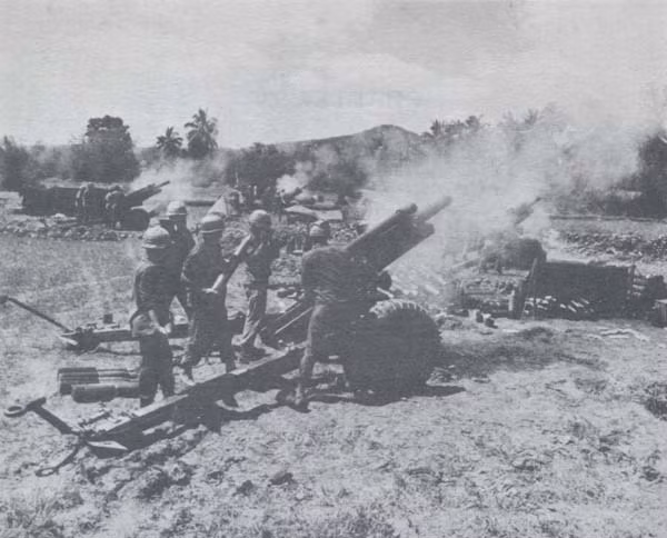 Ngày 20/7/1970, một đơn vị pháo binh của Australia đang huấn luyện ở Núi Đất đã xác định nhầm toạ độ và bắn đạn đi... hơi xa, trúng vào vị trí của một toán lính Australia khác đang đi tuần khiến hai người thiệt mạng. Nguồn ảnh: Archive.