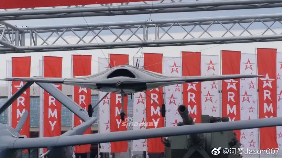 Can canh UAV tang hinh Nga lan dau mang den Army-2019