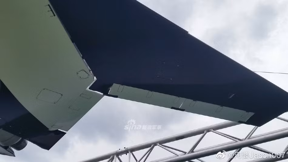 Theo thông tin được truyền thông Nga đăng tải, Okhotnik đã được nước này nghiên cứu và chế tạo từ năm 2011. Tuy nhiên vì nhiều lý do, phiên bản này đã bị cắt giảm đi khả năng mang theo vũ khí và chỉ còn là một máy bay phục vụ cho việc trinh sát.