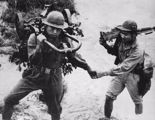 Trong Chiến tranh Việt Nam, quân giải phóng của ta cũng được Liên Xô viện trợ loại vũ khí này trong thời gian đầu và dù chúng có kích thước khá cồng kềnh, trọng lượng nặng nhưng vẫn được ta vận chuyển vào tận chiến trường miền Nam xa xôi. Nguồn ảnh: TL.