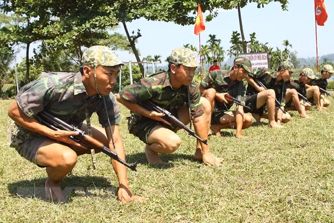 Lữ đoàn Đặc công Hải quân 126 không ngừng nâng cao chất lượng, huấn luyện làm chủ vũ khí, trang bị kỹ thuật; tập trung xây dựng lực lượng chính quy, hiện đại. (Ảnh: Trọng Đức/TTXVN)