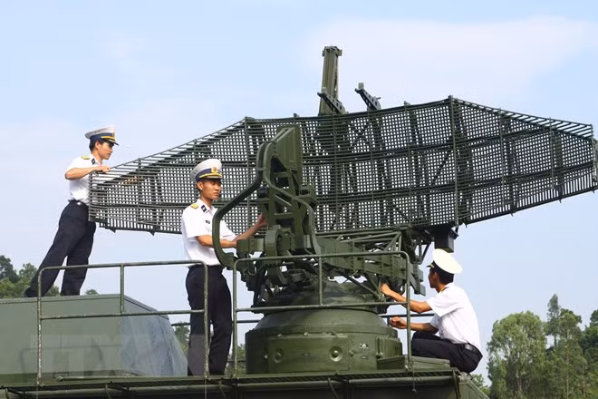 Radar trinh sát hiện đại của hệ thống tên lửa phòng thủ bờ biển 4K44 Redut được trang bị cho Lữ đoàn 679 Hải quân. (Ảnh: Trọng Đức/TTXVN)