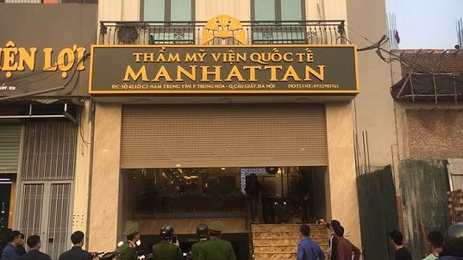 Cong an giai cuu 2 nguoi bi TMV Mahattan nhot giu trai phap luat