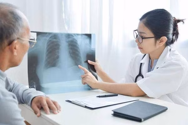 Hai bộ phận đen, một nơi bốc mùi, khám ung thư phổi ngay Hai bo phan den, mot noi boc mui, kham ung thu phoi ngay