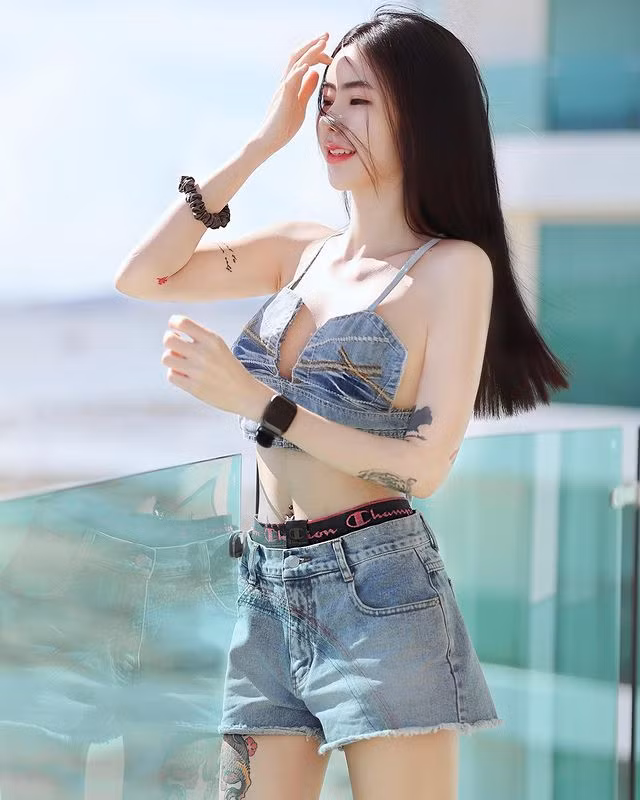 Spy, một trong những hot girl thế hệ mới ở Thái Lan, nổi lên nhờ sự táo bạo trong phong cách thời trang cũng như lối sống của cô nàng. (Nguồn ảnh: IG)
