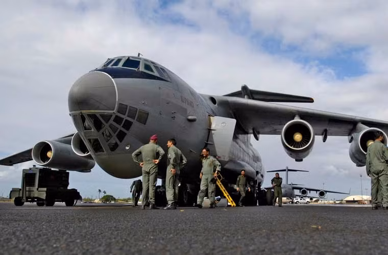 Il-76TD là biến thể máy bay vận tải chở hàng không vũ trang dựa trên mẫu Il-76MD, có thể phục vụ cho cả lực lượng dân sự và quân sự. Nó có khả năng chở tối đa 48 tấn hàng hóa, bay xa hơn 4.000km.