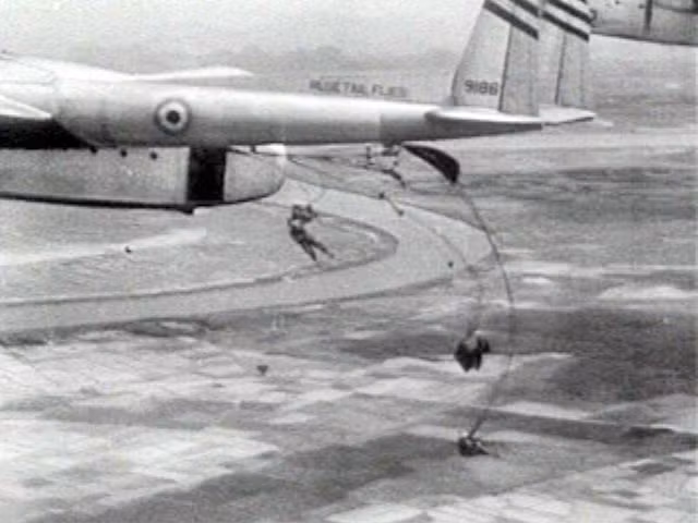Fairchild C-119 Flying Boxcar là máy bay vận tải quân sự của Hải quân và Thủy quân lục chiến Mỹ. Tại Điện Biên Phủ, mẫu máy bay này được dùng để thả lính dù Pháp xuống chiếm đóng khu vực và dựng căn cứ quân sự mà người Pháp tin là bất khả chiến bại. Tuy nhiên, Tập đoàn cứ điểm Điện Biên Phủ thất thủ hoàn toàn trước Quân đội Nhân dân Việt Nam trong chiến dịch kéo dài từ ngày 13/3 đến ngày 7/5/1954.