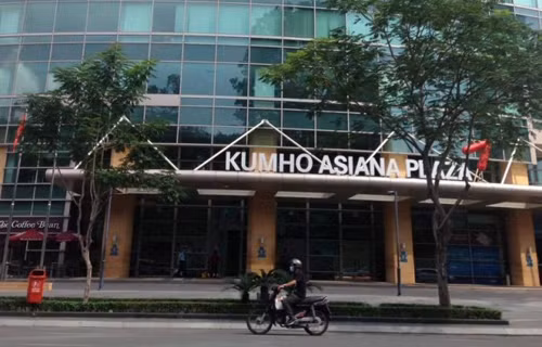 TP HCM: Gap nan o toa nha Kumho, nguoi giao hang chet tham-Hinh-2
