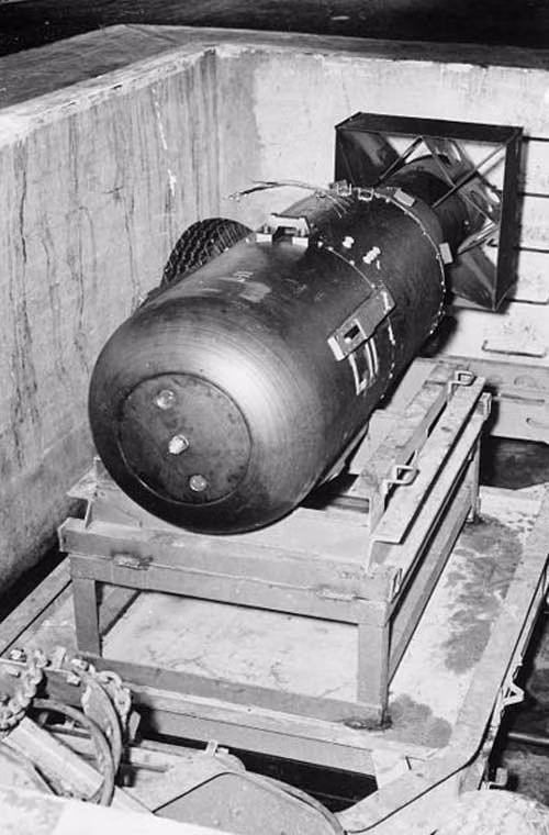 Ảnh quả bom nguyên tử "Little Boy” trước khi được ném xuống Hiroshima.