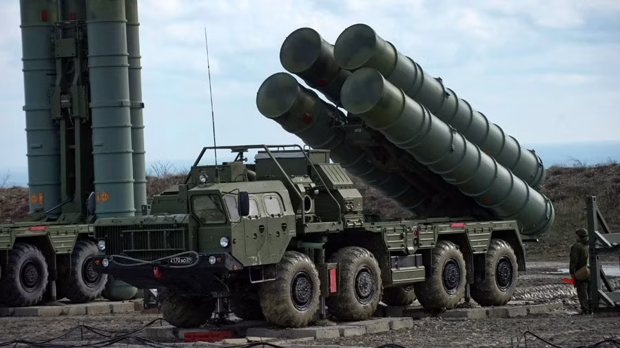 Kíp trắc thủ tên lửa phòng không Nga khi đó cũng hành động một cách rất chuyên nghiệp, radar cảnh giới của họ chỉ theo dõi trong khi radar điều khiển hỏa lực chưa được kích hoạt để "khóa mục tiêu".