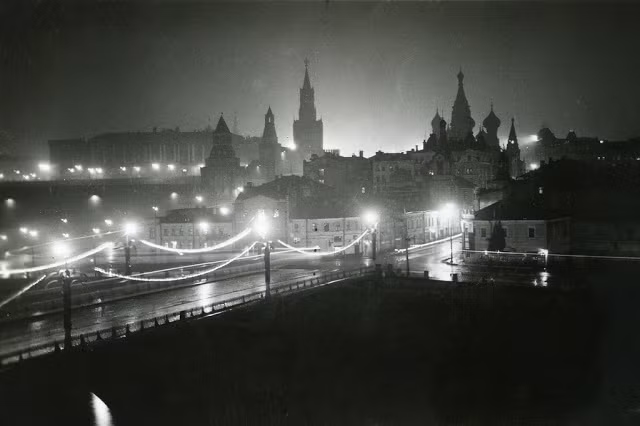 Moscow lung linh về đêm.