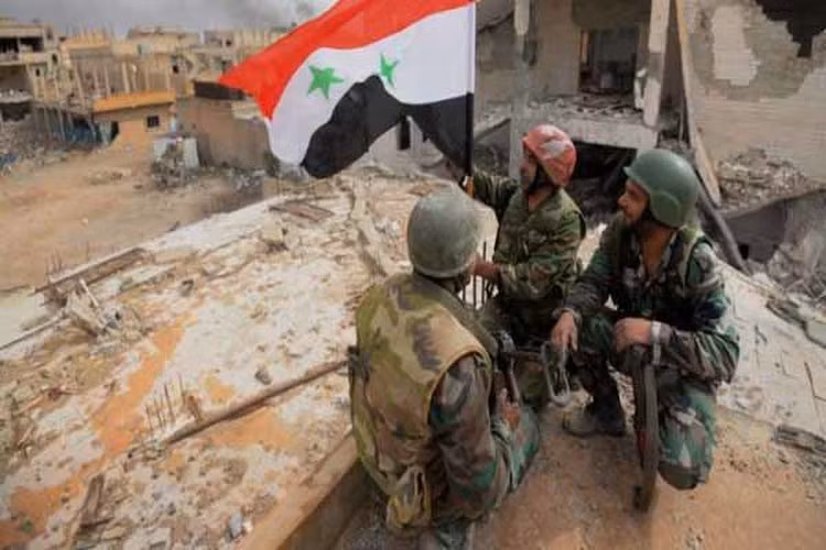 Lực lượng chính phủ Syria được hai trung đoàn và hai lữ đoàn pháo binh Nga yểm trợ. 