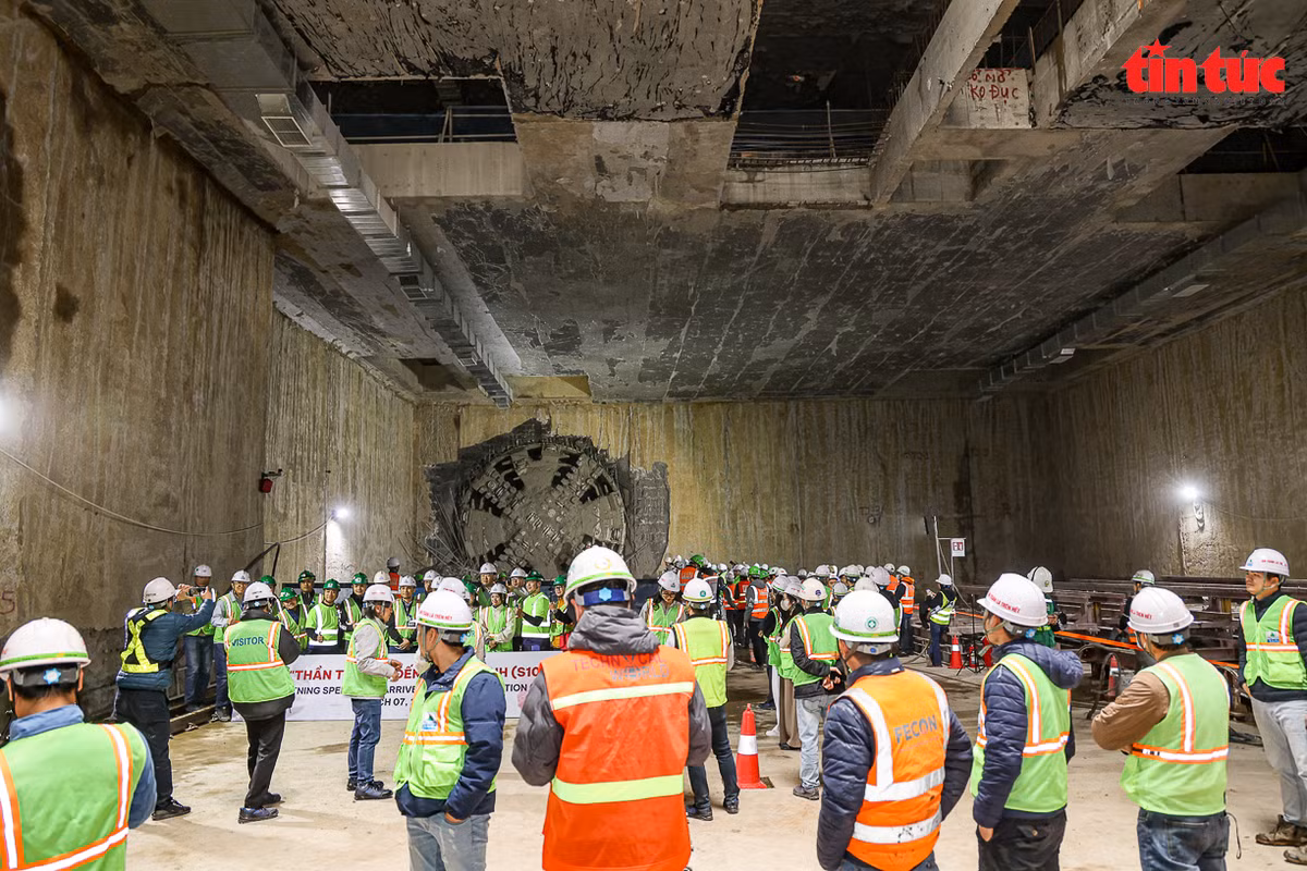 Khoảnh khắc TBM "Thần tốc" xuyên lòng đất tiến vào ga S10-Cát Linh - Hình 12 Khoanh khac TBM