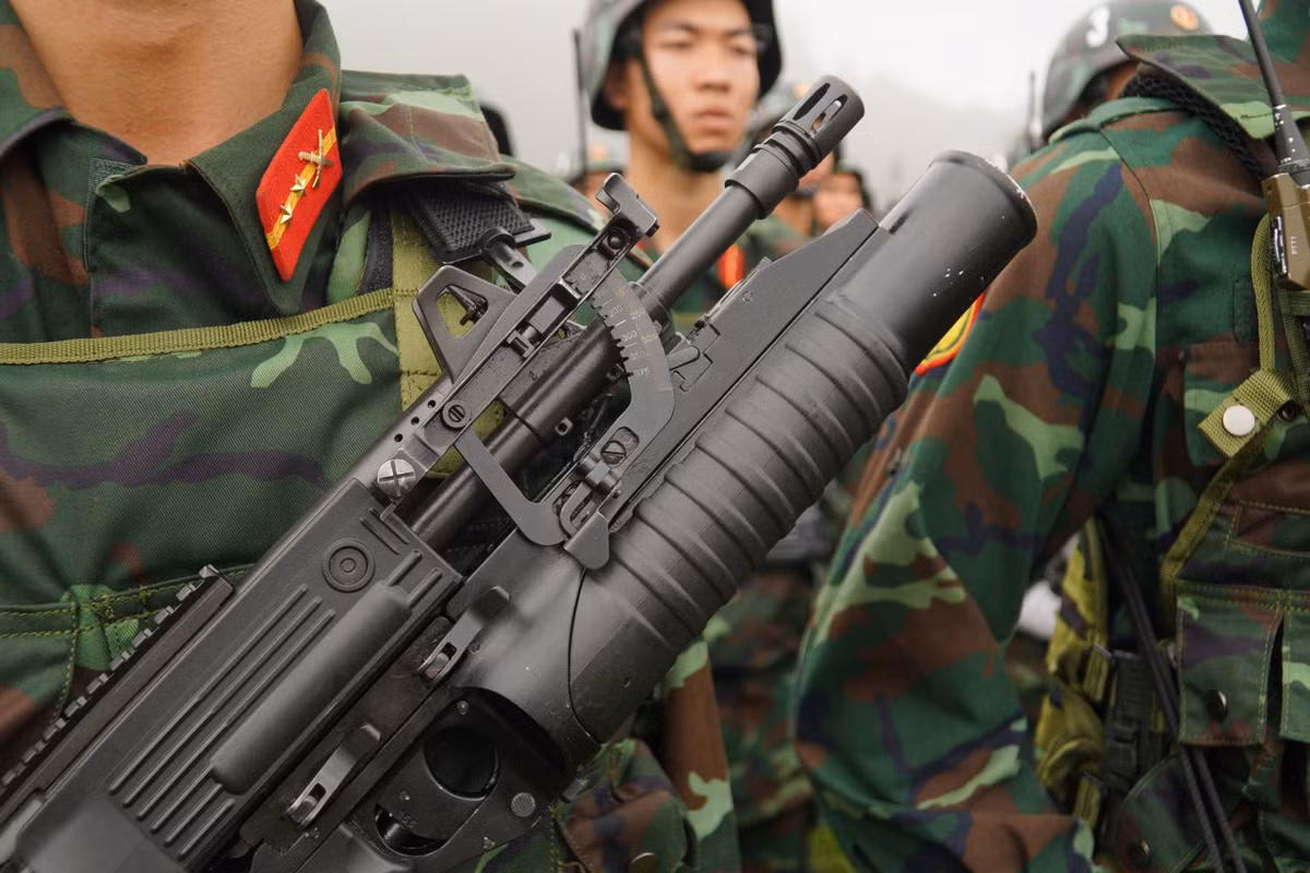 STV-380 là mẫu súng tiểu liên tấn công do Viện Vũ khí thiết kế và Nhà máy Z-111 thuộc Tổng cục Công nghiệp Quốc phòng thiết kế và chế tạo. STV 380 là loại súng tự động, trang bị cho cá nhân chiến đấu tiêu diệt sinh lực địch. Súng được thiết kế theo nguyên lý trích khí thuốc để tự động nạp đạn cho phát bắn tiếp theo.