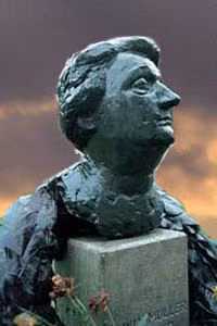 Tương tự bà Gabrielle, Geertruida Wijsmuller-Meijer (1896 - 1978) cũng là người hùng thầm lặng trong Thế chiến 2. Kể từ khi chính quyền Hitler tiến hành cuộc thảm sát đẫm máu nhằm vào người Do Thái ở Đức, bà Geertruida đến từ Hà Lan có hành động dũng cảm khi tham gia chiến dịch giải cứu khoảng 10.000 trẻ em.