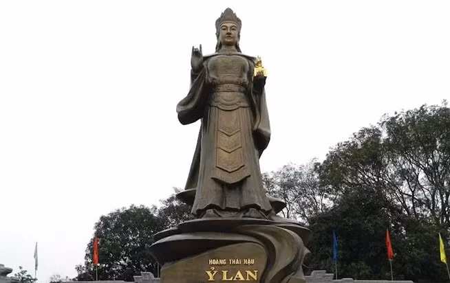 Theo sử sách, Nguyên phi Hoàng Thái hậu Ỷ Lan từng 2 lần nhiếp chính, giúp vua đánh thắng giặc. Không những vậy, bà giữ nghiêm phép nước, trừng trị bọn lộng quyền, tham nhũng... Do đó, bà được vua khen ngợi, các quan trong triều khâm phục, xưng tụng là “Lý Đại Mẫu nghi.