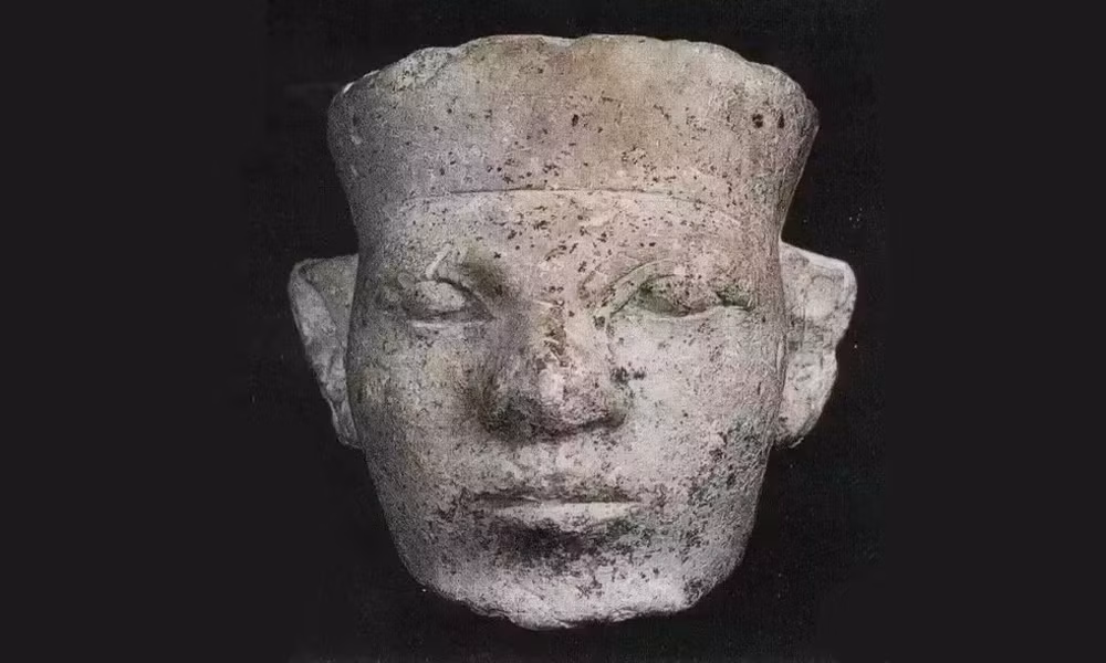 Tiếp đến, pharaoh Menna cho xây dựng Memphis - kinh đô của Ai Cập trong thời kỳ Cổ vương quốc.