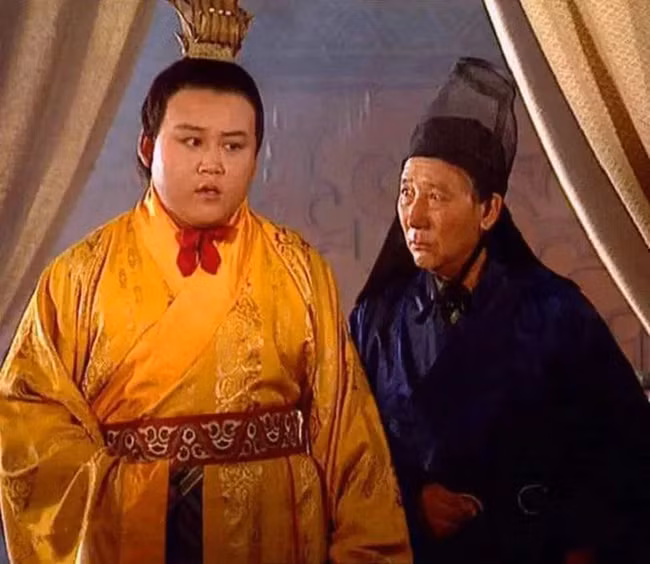 Trên giường bệnh, Lưu Bị dặn Triệu Vân rằng nếu sau khi ông mất, bất cứ ai không thần phục Lưu Thiện thì hãy thẳng tay giết chết. Điều đó có nghĩa Lưu Bị trao cho Triệu Vân quyền xử tử bất cứ kẻ nào bất trung với Lưu Thiện, ngay cả Gia Cát Lượng cũng không phải ngoại lệ.