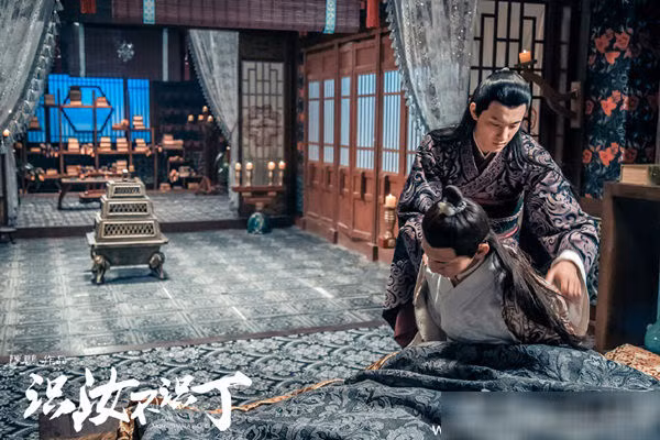 Hàn Tử Cao cũng có tình cảm tương tự với Trần Tây nên đồng ý đi theo nhà vua tương lai. Kể từ đó, hai người luôn đồng hành và yêu thương nhau. Mỗi khi Trần Tây tức giận thì chỉ cần nhìn thấy người tình Hàn Tử Cao thì tâm trạng lại tốt lên.