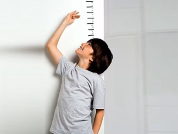 Vào ban đêm, xương cột sống sẽ được giãn nhờ quá trình nghỉ ngơi. Khi ấy, chiều cao của mỗi người sẽ tăng thêm khoảng 1% so với ban ngày. Điều kỳ thú này khiến nhiều người bất ngờ.