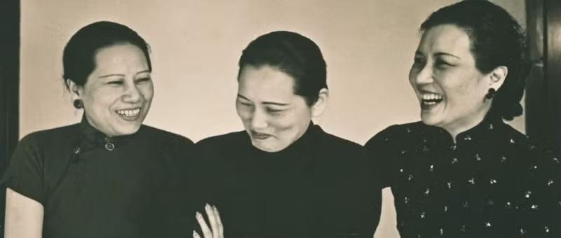 Cụ thể, các nhà tướng số có lời "tiên tri" nổi tiếng về Tống Ái Linh, Tống Khánh Linh và Tống Mỹ Linh là: “Đại tỷ ái tài, nhị tỷ ái quốc, tam muội ái quyền” (nghĩa là cô chị cả thì yêu tiền, cô chị hai thì yêu nước còn cô em thứ ba thì yêu quyền).