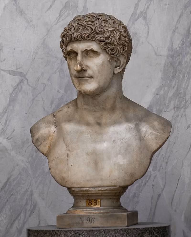 Marcus Antonius (tên tiếng Anh là Mark Antony) là một danh tướng huyền thoại của đế chế La Mã. Không những vậy, ông còn được biết đến với vai trò là tình nhân của Nữ hoàng Cleopatra nổi tiếng Ai Cập.