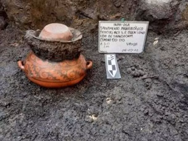 Ngôi nhà được người Aztec xây dựng trong giai đoạn cuối thời kỳ Hậu cổ điển (khoảng thời gian từ năm 1200 - 1521). Công trình cổ xưa này có diện tích hơn 400 m2.