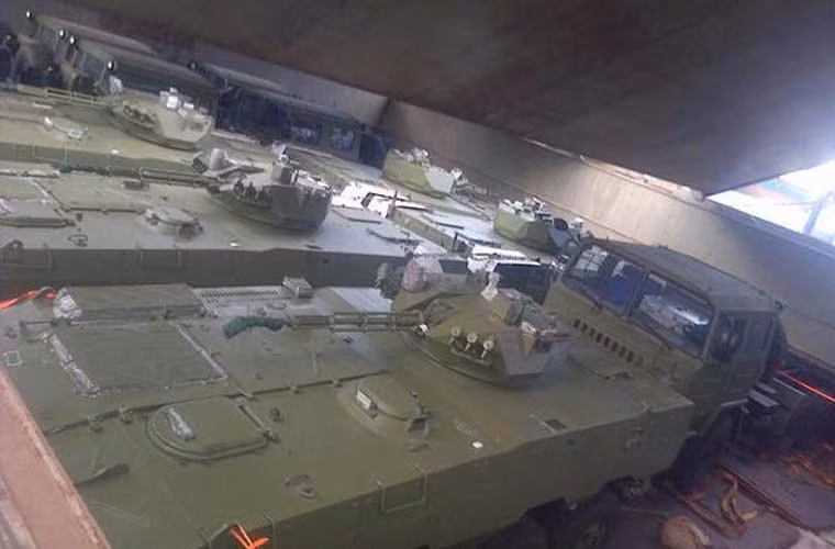 Theo một số nguồn tin, Hải quân Venezuela đã ký mua số lượng tương đối xe thiết giáp VN-1 vào năm 2012 với tổng trị giá 500 triệu USD. Đây là quốc gia đầu tiên mua VN-1 do Tổng công ty công nghiệp phương Bắc (NORINCO), Trung Quốc sản xuất.
