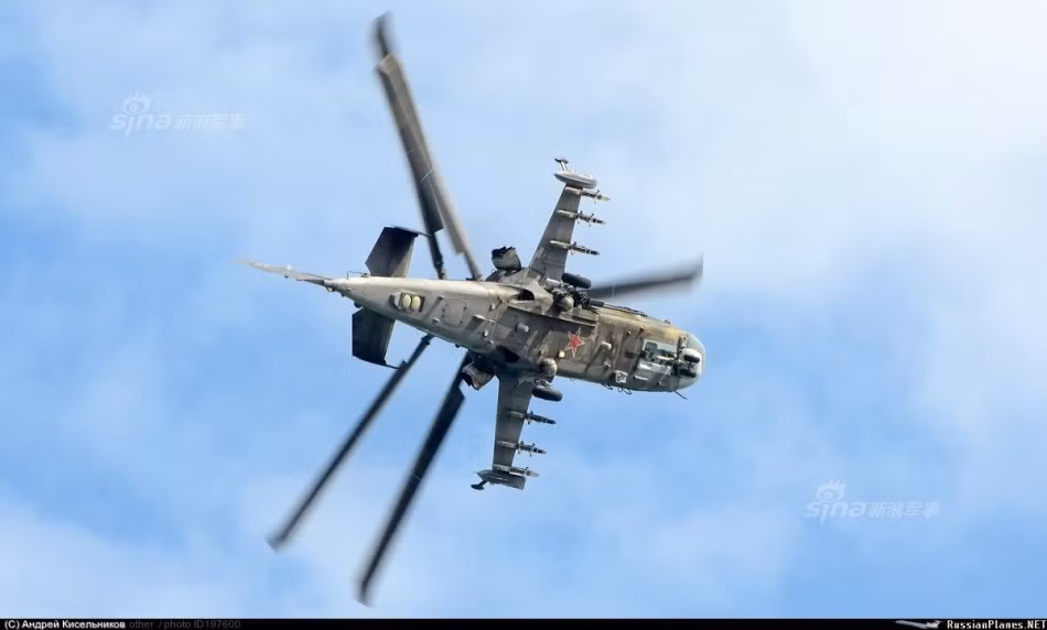 Với kiểu cánh này, Ka-52 có thể dễ dàng di chuyển trong không gian chật hẹp hoặc nhanh chóng chiếm lấy vị trí tác chiến có lợi cho mình. Nguồn ảnh: QQ
