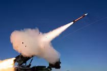 Kể từ khi được đưa vào trực chiến năm 2023, các đơn vị Patriot chủ yếu được giao nhiệm vụ đánh chặn những mối đe dọa tốc độ cao vượt quá khả năng của các hệ thống phòng không khác trong biên chế của Ukraine. (Nguồn ảnh: Raytheon)
