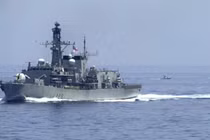Tàu chiến Mỹ hoạt động tại eo biển Hormuz.