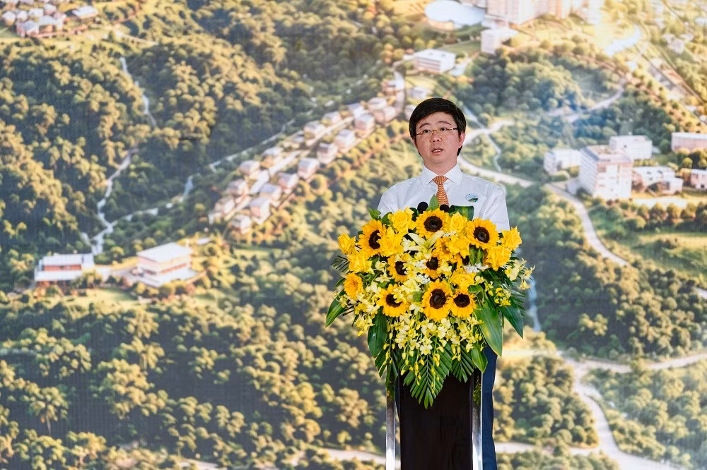 ong-bui-hoang-phuong-uy-vien-du-khuyet-bch-trung-uong-dang-pho-bi-thu-tinh-uy-chu-tich-ubnd-tinh-quang-tri.jpg