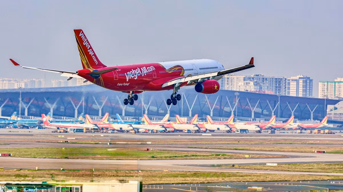 tau-bay-vietjet.jpg