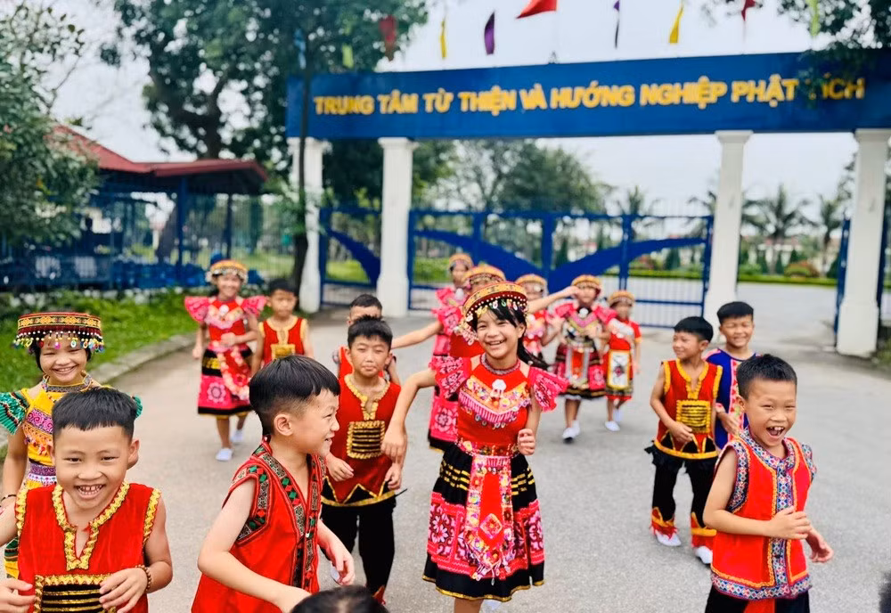 cac-ban-nho-tai-mai-am-trung-tam-phat-tich-no-dua-trong-bau-khong-khi-am-ap-yeu-thuong.jpg
