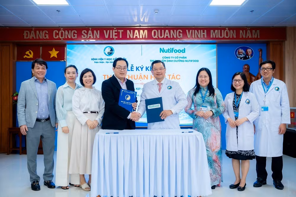 dai-dien-hai-ben-ky-ket-bien-ban-ghi-nho-hop-tac-sang-ngay-9102026-2.jpg
