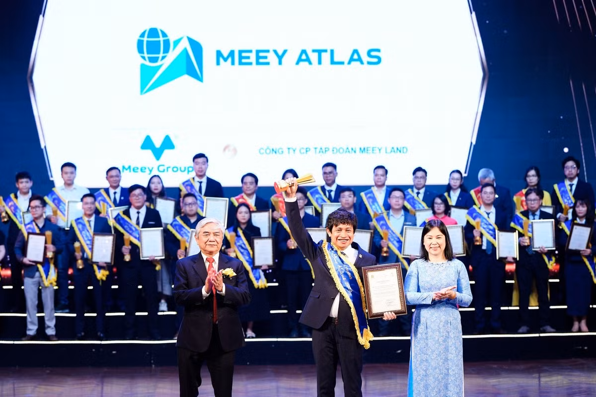 Chủ tịch HĐQT Meey Group Hoàng Mai Chung nhận giải Sao Khuê 2025