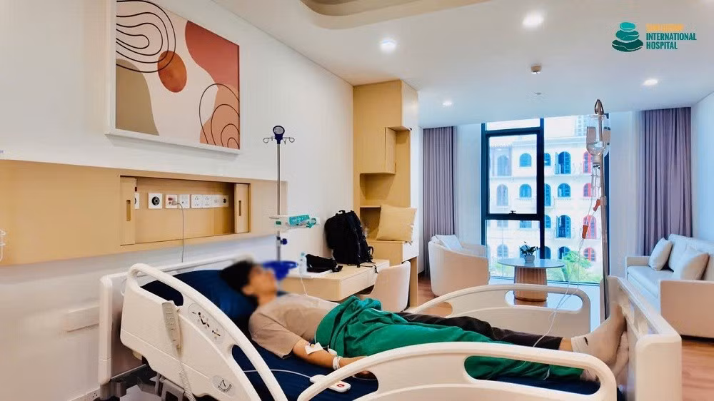 Gallery - Du khách 24 tuổi kiệt sức ở sân bay Phú Quốc, chuyện gì đã xảy ra? - image 5